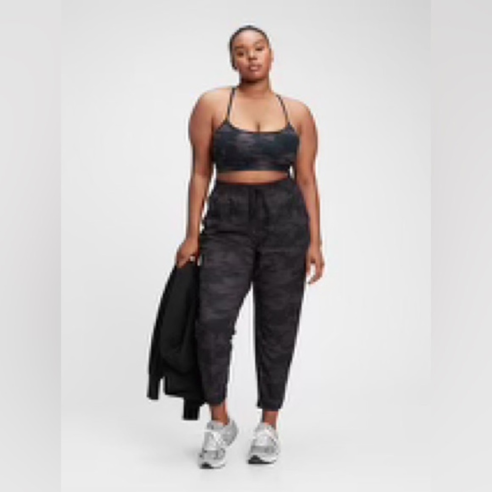 GapFit Recycled Runaround Joggers - camp, medium tall